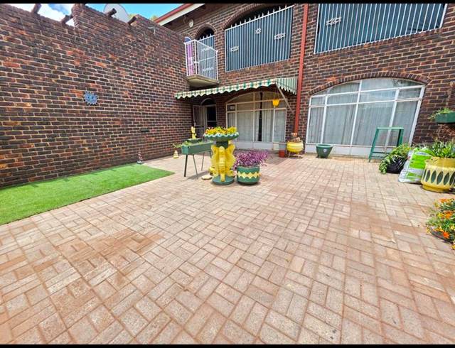 2 BEDROOM TOWNHOUSE FOR SALE IN MEYERTON CENTRAL